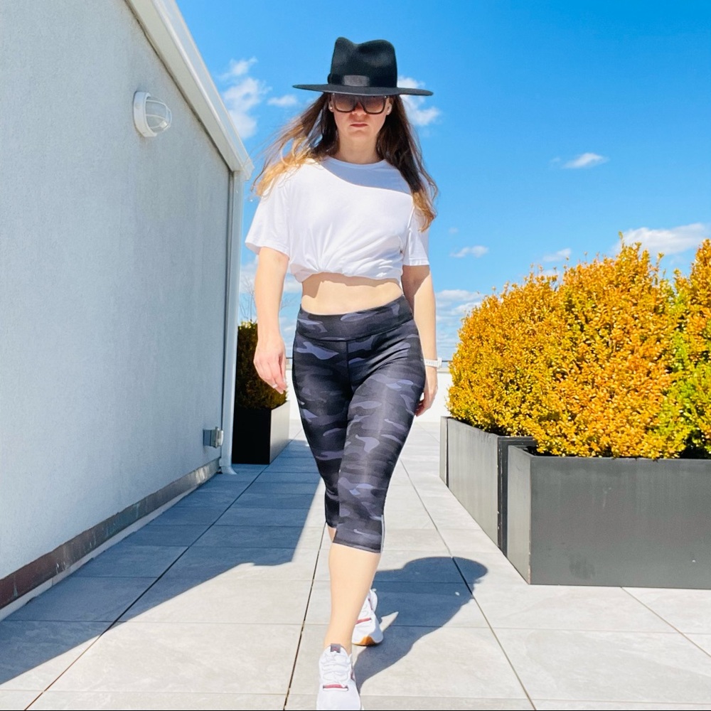 Andrew Marc NY Camo Leggings Pants Performance Crop - Picture 8 of 16
